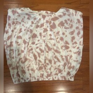 Express top with shoulder pads